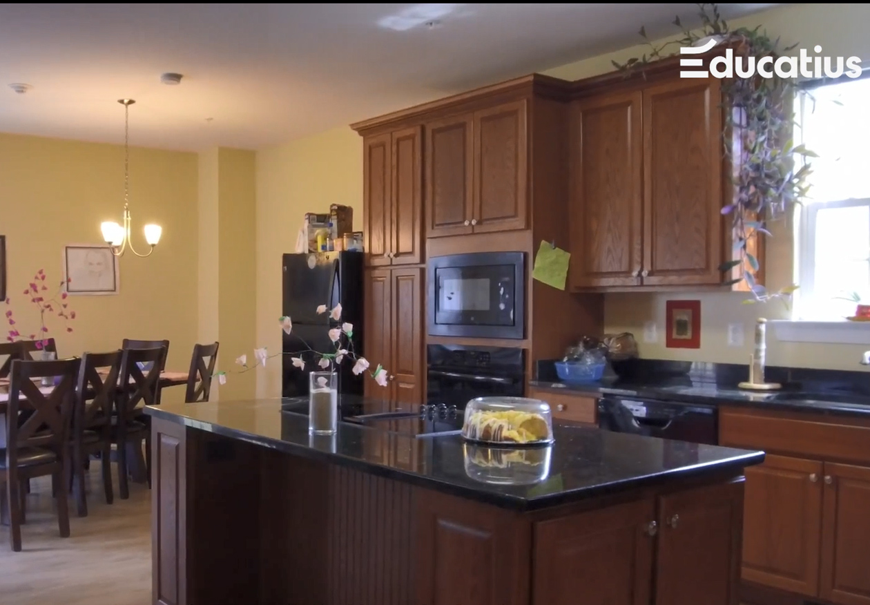 在美国留学的宿舍生活是怎样的？